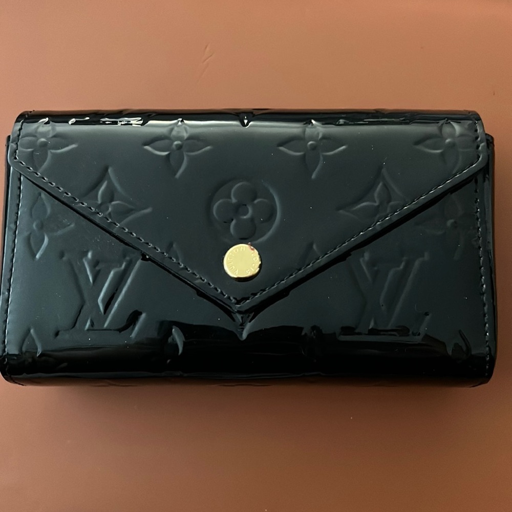 New Authentic Louis Vuitton M90280 Lucy Pouchette monogram noir.